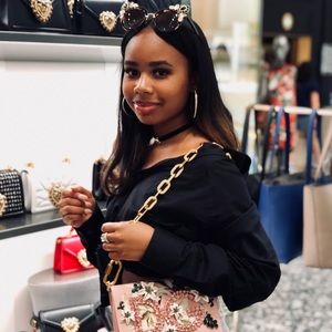 Meet your Posher, Ahnaysia